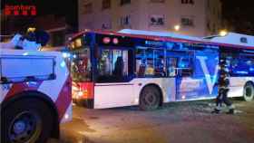 Uno de los autobuses afectados por el choque / BOMBERS DE LA GENERALITAT