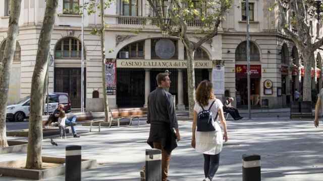 Exterior del Casino l'Aliança del Poblenou / HUGO FERNÁNDEZ