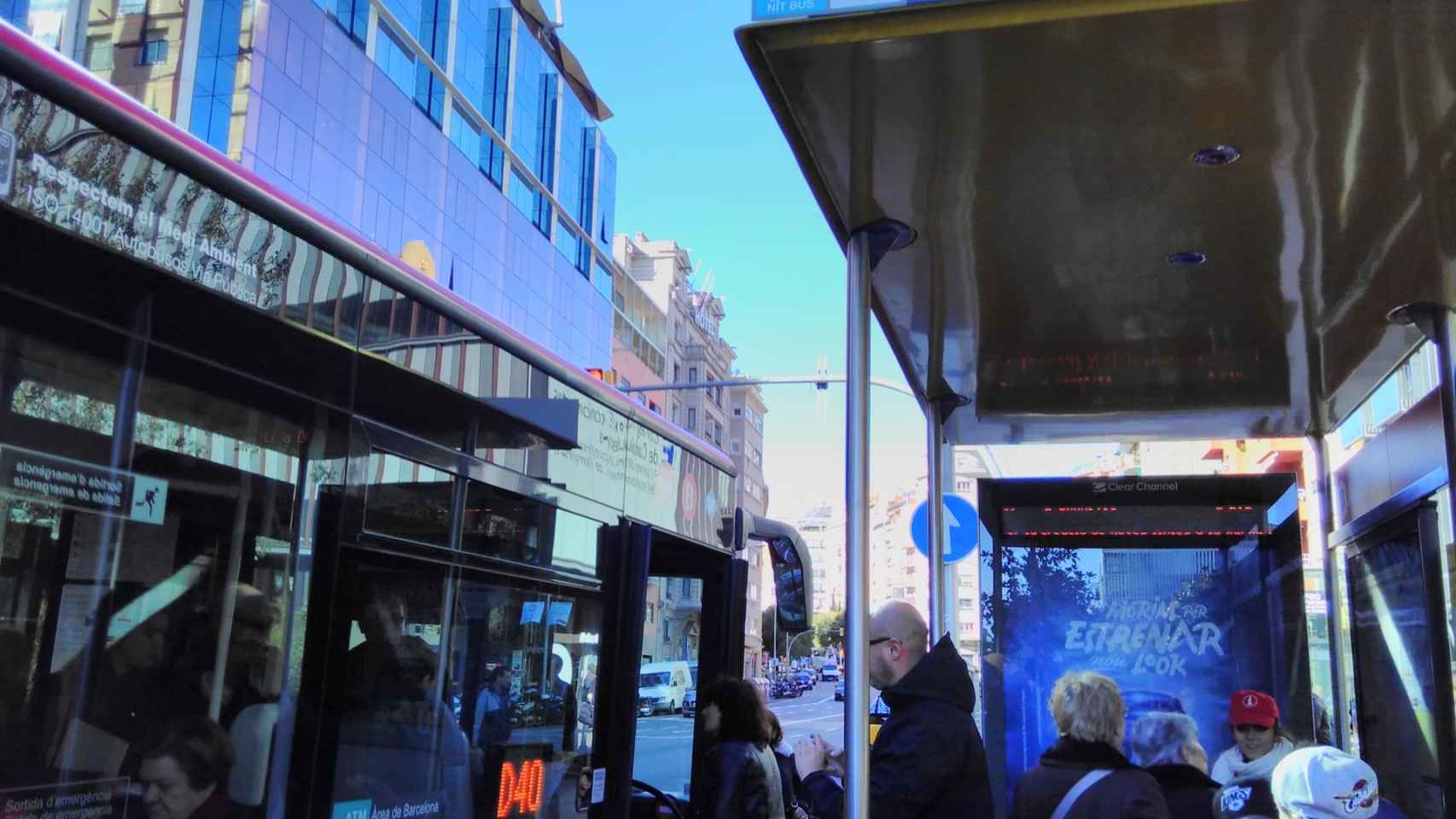 Una parada de autobús de Barcelona (archivo) / EUROPA PRESS
