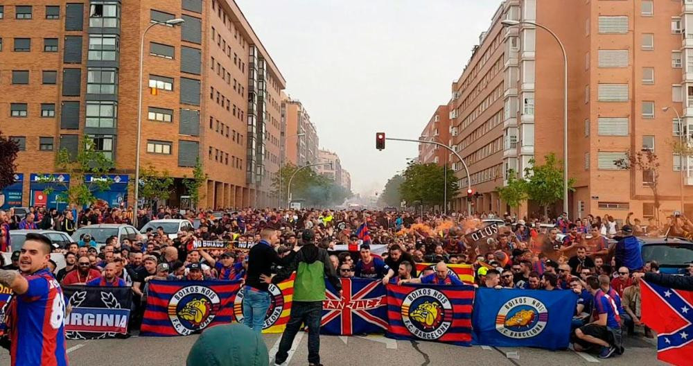 Los Boixos Nois, los ultras del FC Barcelona, en una concentración prepartido / TWITTER