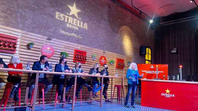 Primera edición del concurso de tiraje de cerveza en la Antigua Fábrica Estrella Damm / METRÓPOLI