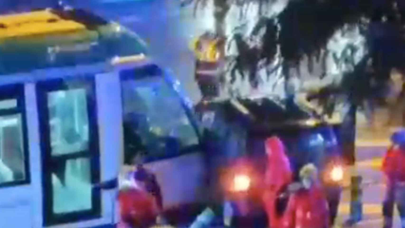 Un coche empotrado contra un convoy del Tram en Sant Joan Despí / REDES SOCIALES