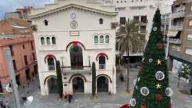 Plaza de la Vila de Badalona, decorada por Navidad / TWITTER