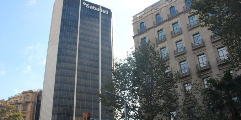 Torre del Banco Sabadell ubicada en la Avenida Diagonal de Barcelona 