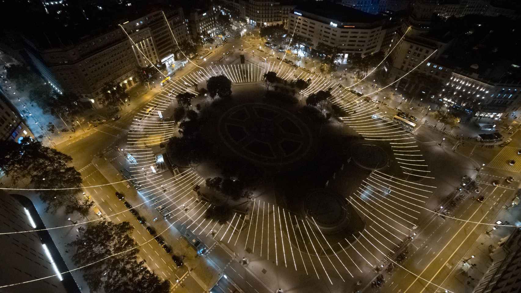La plaza Catalunya iluminada con las luces de Navidad / AYUNTAMIENTO DE BARCELONA