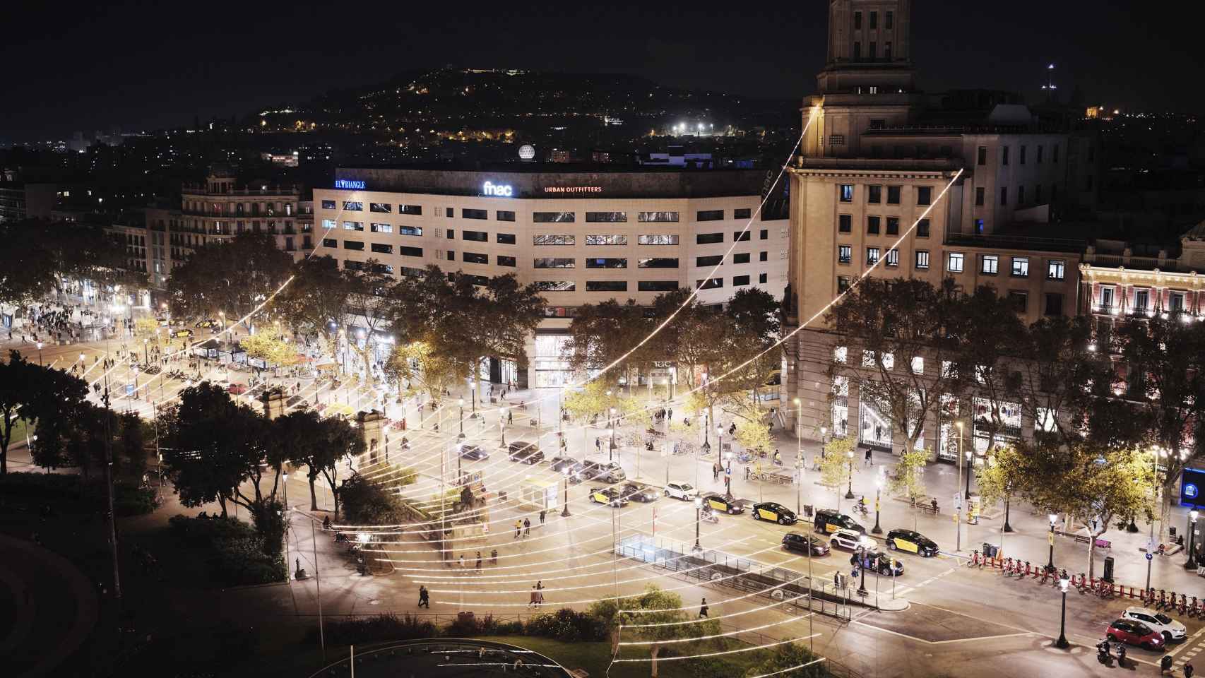 La plaza Catalunya iluminada con las luces de Navidad el año pasado / AYUNTAMIENTO DE BARCELONA