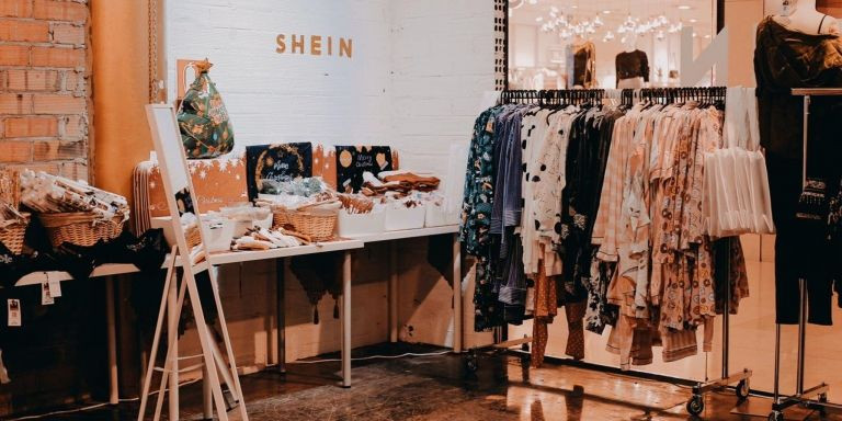 Interior de un comercio de Shein, el gigante asiático de moda 'low cost'