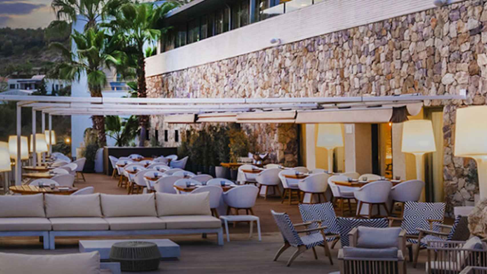 Terraza del restaurante 'La Punta' del Hotel Dolce Sitges, un oasis