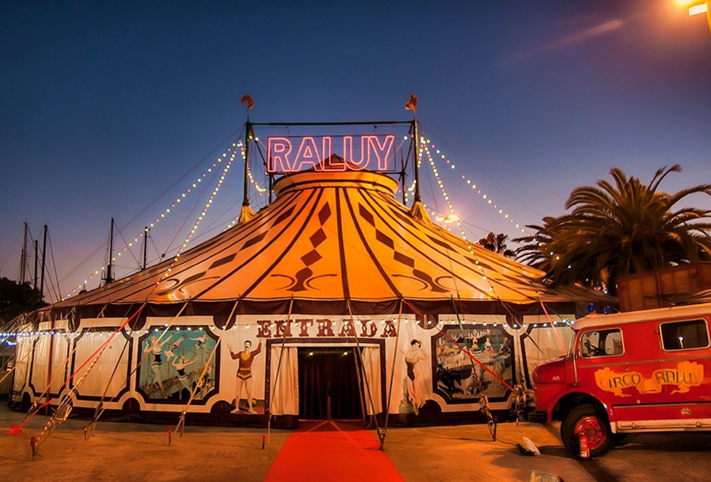 Carpa del Circo Raluy en el Moll de la Fusta de Barcelona / RALUY - Felicia Sabater