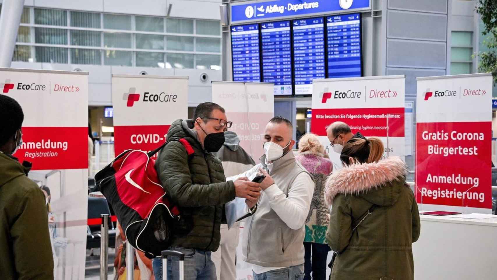 Un aeropuerto europeo con señalizaciones del coronavirus
