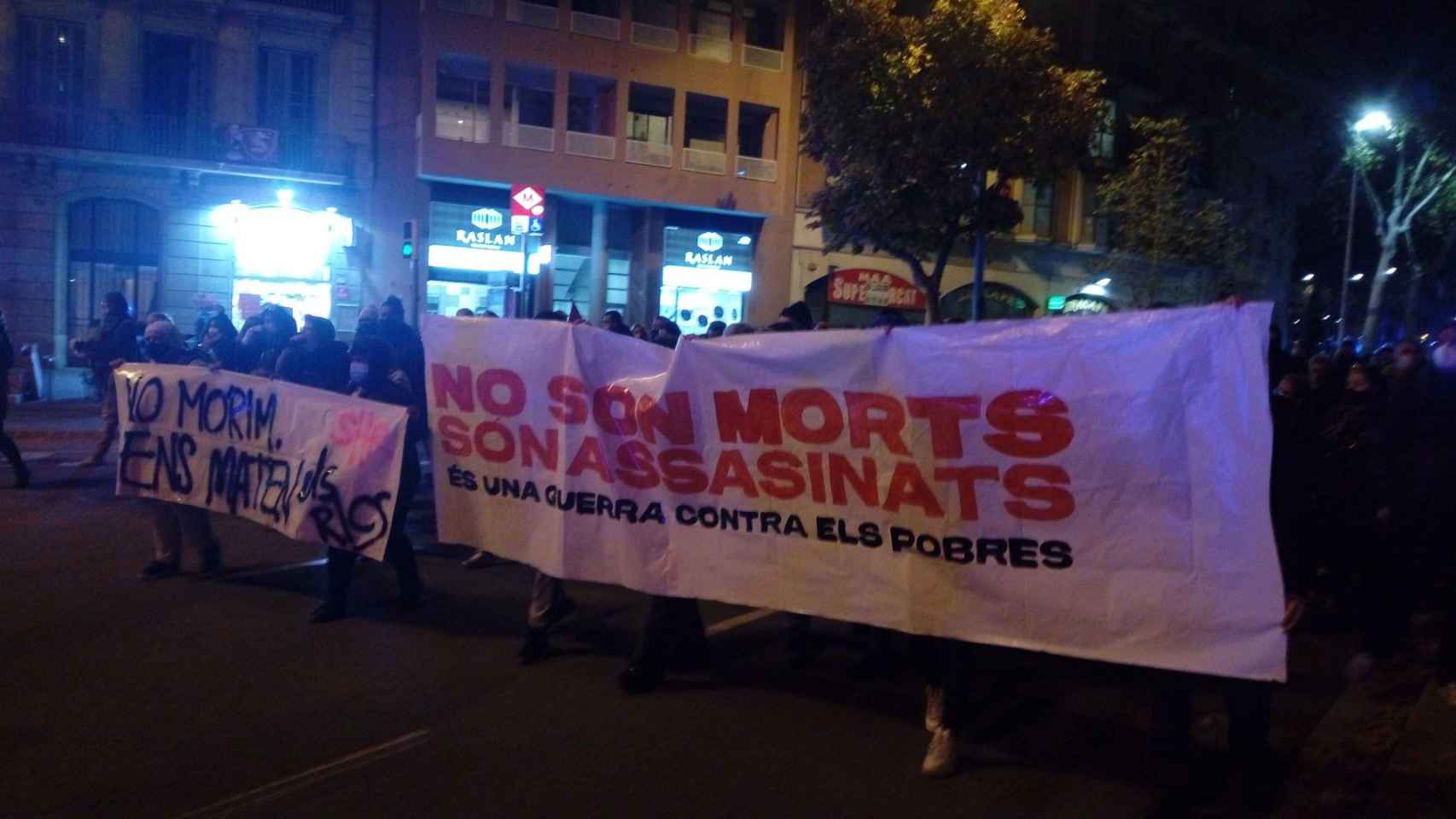 Manifestación en Barcelona por la muerte de los ocupantes del local de la plaza Tetuan / @ENDAVANTP9CLOT