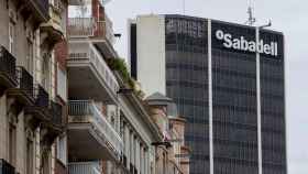 Imagen de archivo de la torre de Banco Sabadell en la avenida Diagonal / EFE