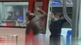 Pelea entre dos hombres en el metro de Barcelona / ADN SINDICAL