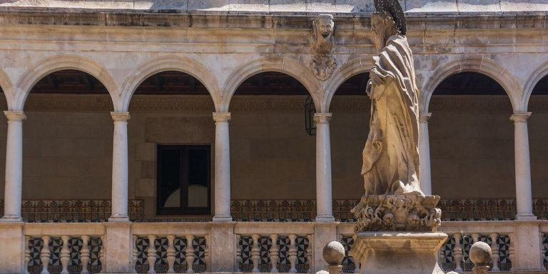 Imagen del patio barroco de la Antigua Casa de la Convalescencia de Barcelona / FLICKR