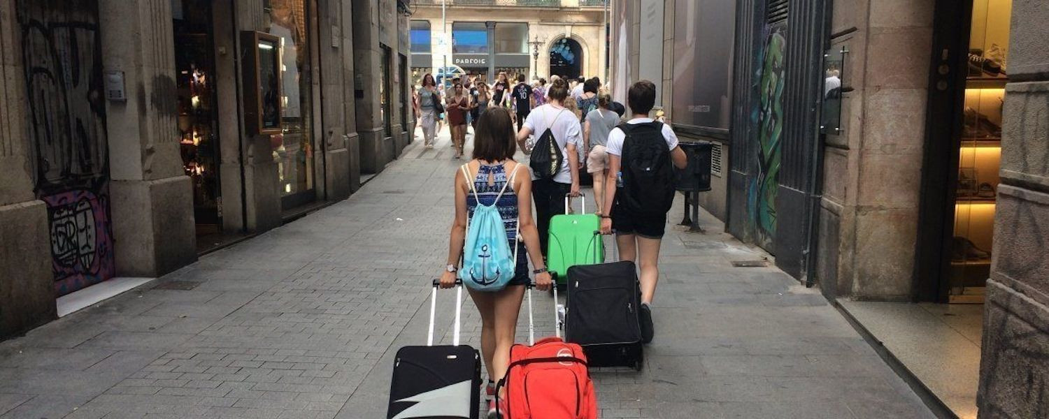 Visitantes en Barcelona, usuarios de pisos turísticos / METRÓPOLI