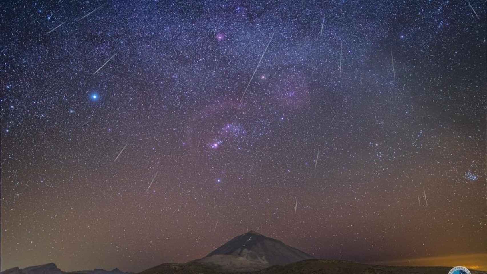 Imagen de archivo de la lluvia de estrellas de las Gemínidas desde el Observatorio del Teide / EUROPA PRESS