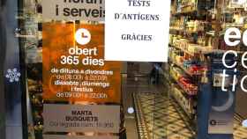 En una farmacia de Barcelona han colgado el cartel: No hay test de antígenos / METRÓPOLI