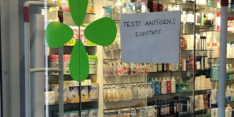 Otra farmacia de Barcelona que se ha quedado sin test de antígenos / METRÓPOLI