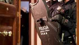 Un agente de la Guardia Urbana del Eixample / TWITTER - @GUBBarcelona