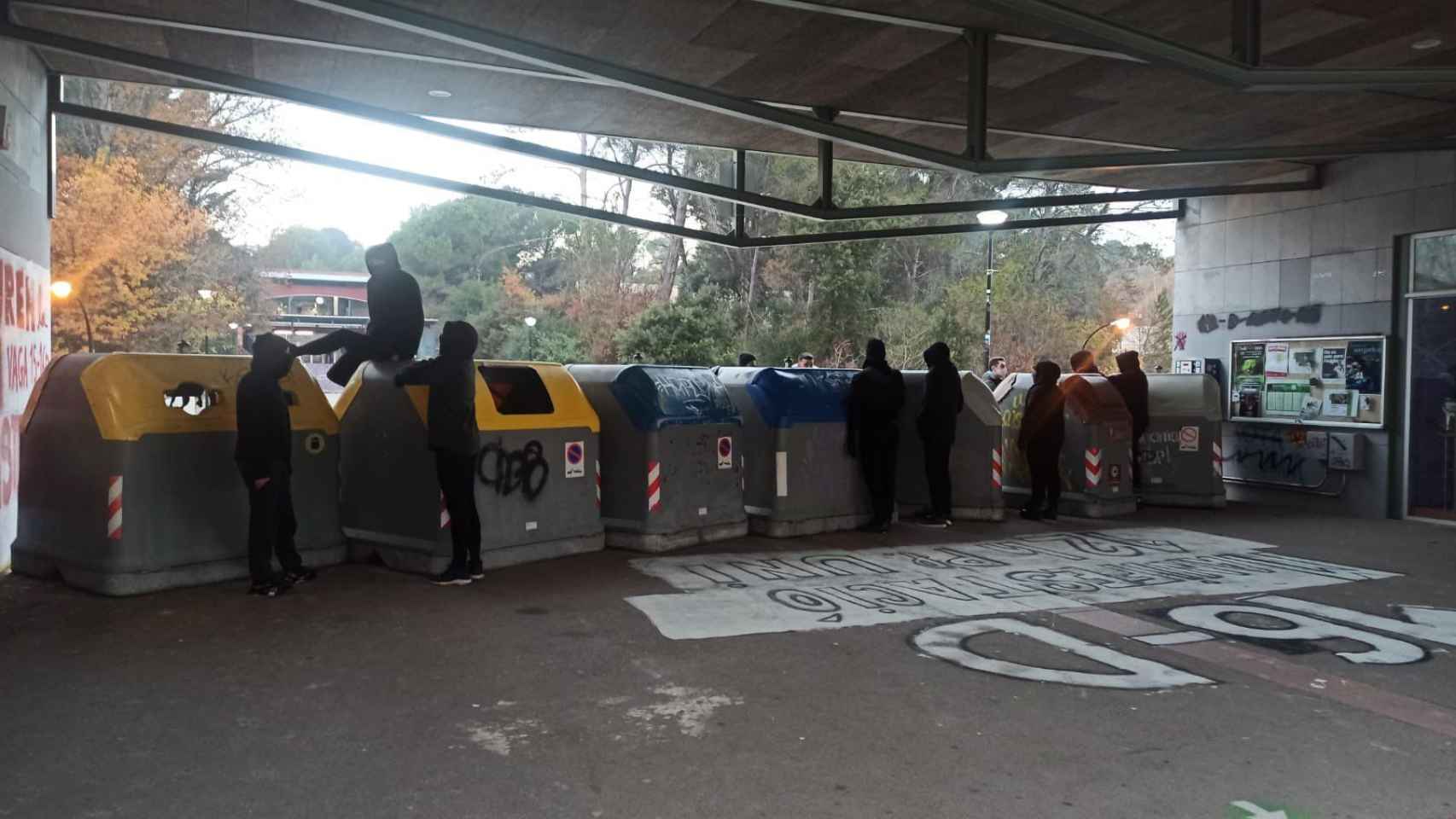 Barricadas en la Universitat Autonoma de Barcelona / UAB