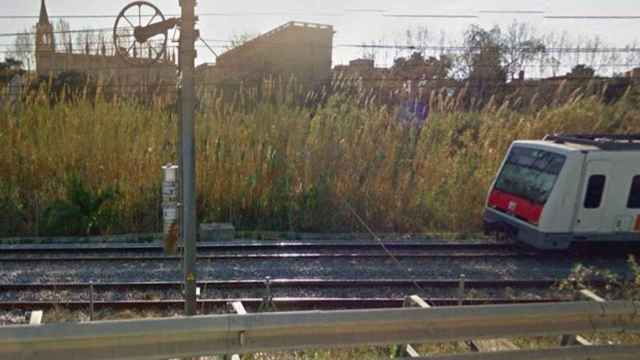 La zona de vías de Sant Boi de Llobregat cercana al lugar donde una mujer intentó suicidarse / GOOGLE STREET VIEW