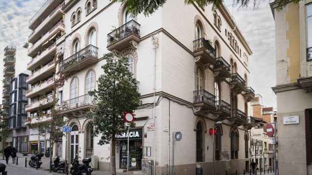 Edificio singular ubicado en la ronda del General Mitre / INMA SANTOS