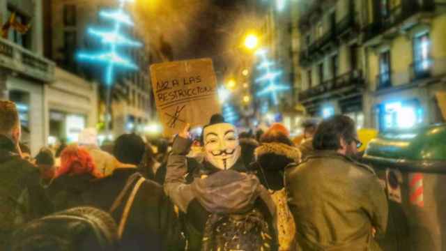 Manifestantes contra las restricciones durante una protesta anterior en Barcelona / LENA PRIETO