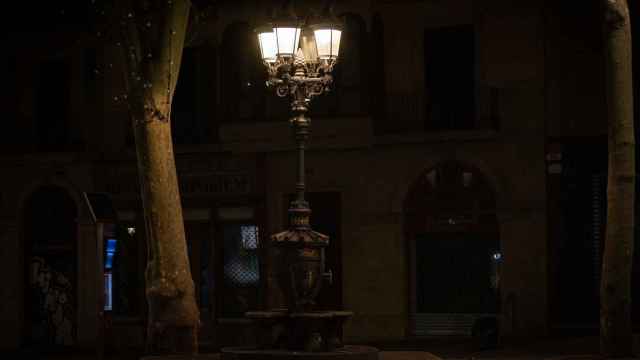 Zona de la fuente de Canaletes vacía al inicio del toque de queda en Barcelona / David Zorrakino - Europa Press - Archivo