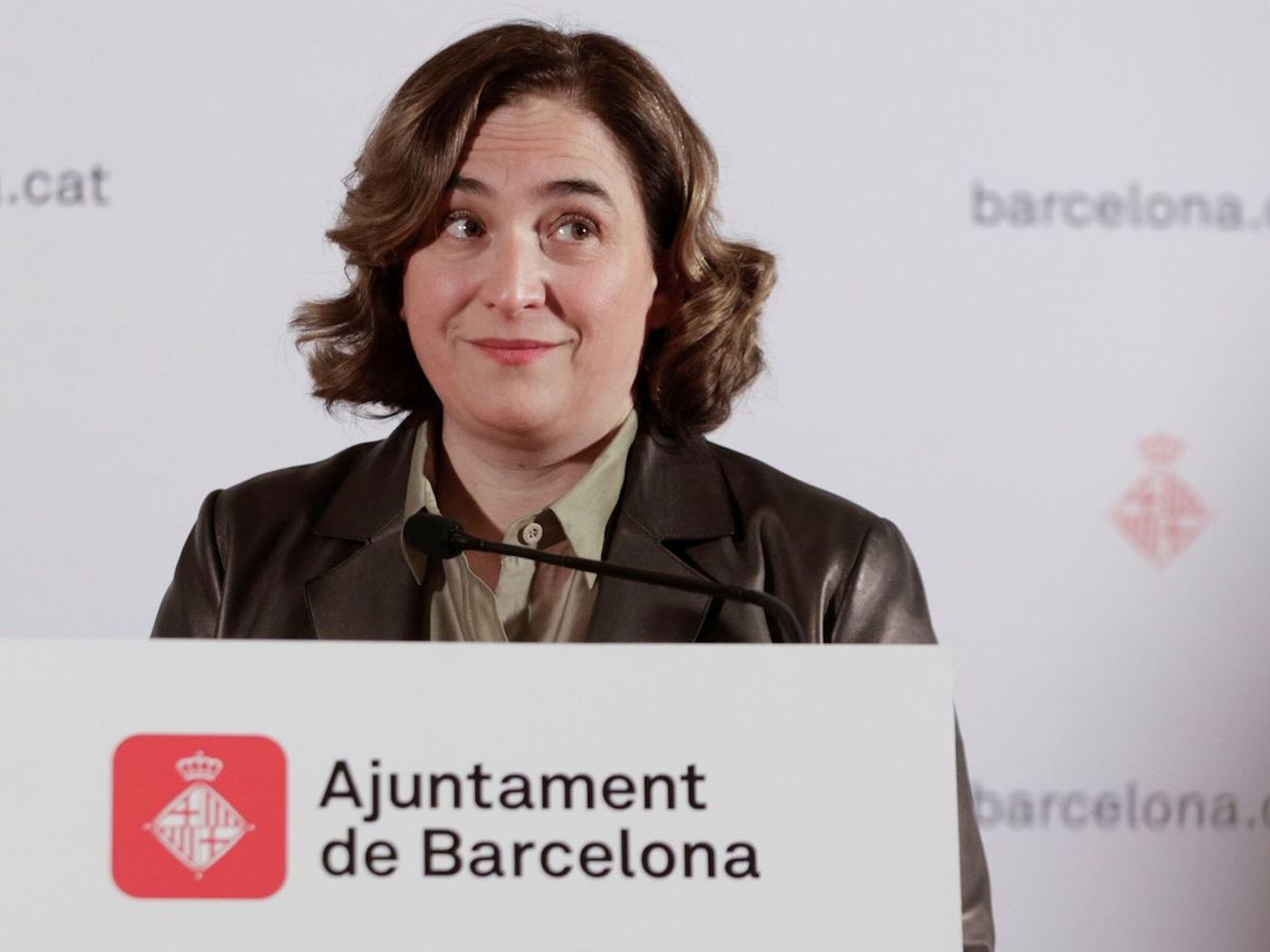 Ada Colau durante una rueda de prensa en el Ayuntamiento de Barcelona / EFE