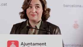 Ada Colau durante una rueda de prensa en el Ayuntamiento de Barcelona / EFE