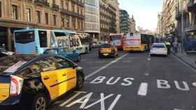 Carril bus/taxi en Barcelona / AJ BCN