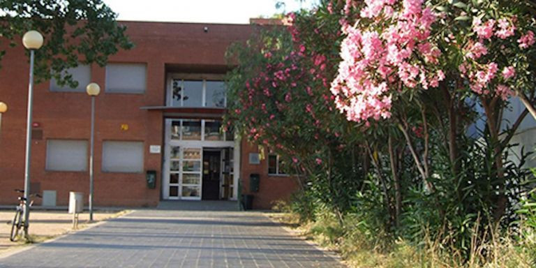 Entrada principal del Instituto Josep Lluís Sert de Castelldefels / ARCHIVO