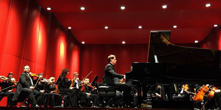 Ignasi Cambra, en una imagen de archivo tocando el piano en el Liceu / WIKIMEDIA COMMONS