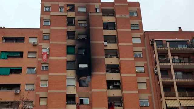 El edificio incendiado, en la Avenida Meridiana / BETEVÉ