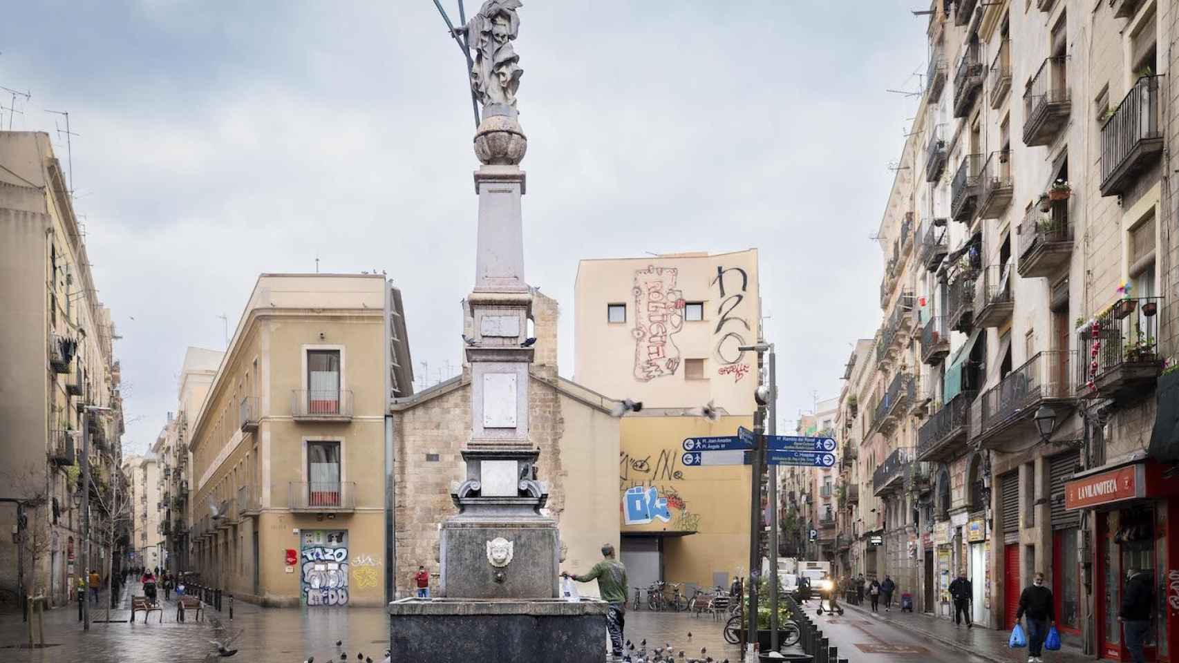 Fuente de Santa Eulàlia en la plaza del Pedró del Raval / INMA SANTOS