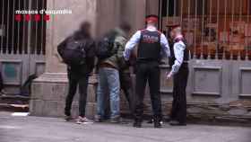 Detención de la policía catalana en Barcelona en una imagen de archivo / MOSSOS D'ESQUADRA