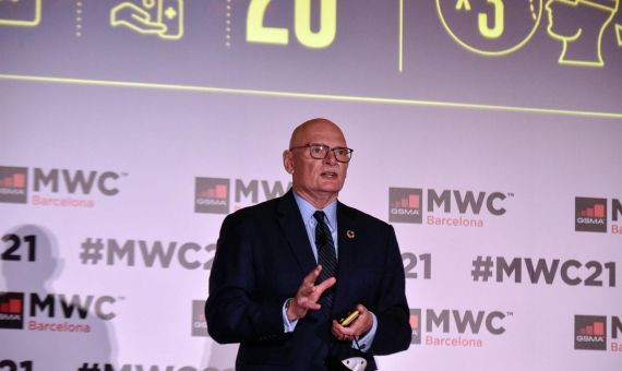 El director general de la GSMA Limited, John Hoffman, en una presentación de la edición del MWC de 2021 - David Oller - Europa Press