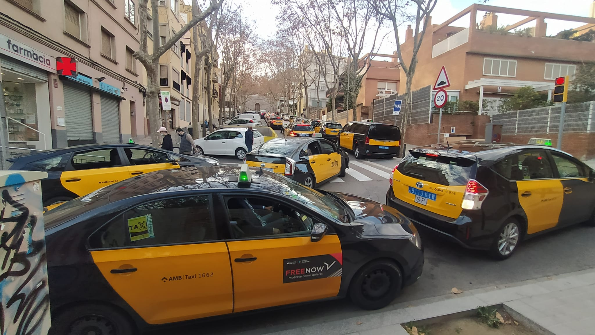 Colapso de taxis en la rambla Mercedes de Barcelona / CEDIDA