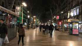 La Rambla de Barcelona de noche, a la altura del metro Liceu / CRÓNICA GLOBAL