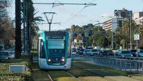 Un tranvía de Barcelona en una imagen de archivo / PABLO MIRANZO