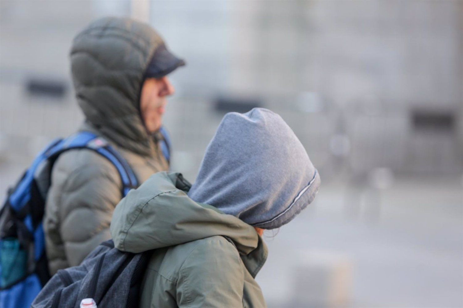 Dos personas abrigadas en plena ola de frío / EUROPA PRESS
