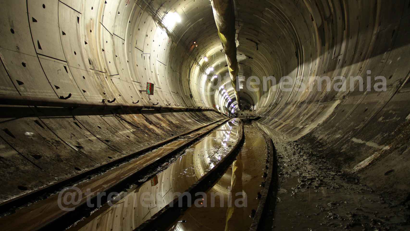 El túnel de la L9, en estado de abandono tras 10 años de obras paradas / CARLOS VILÉS - TRENESMANÍA