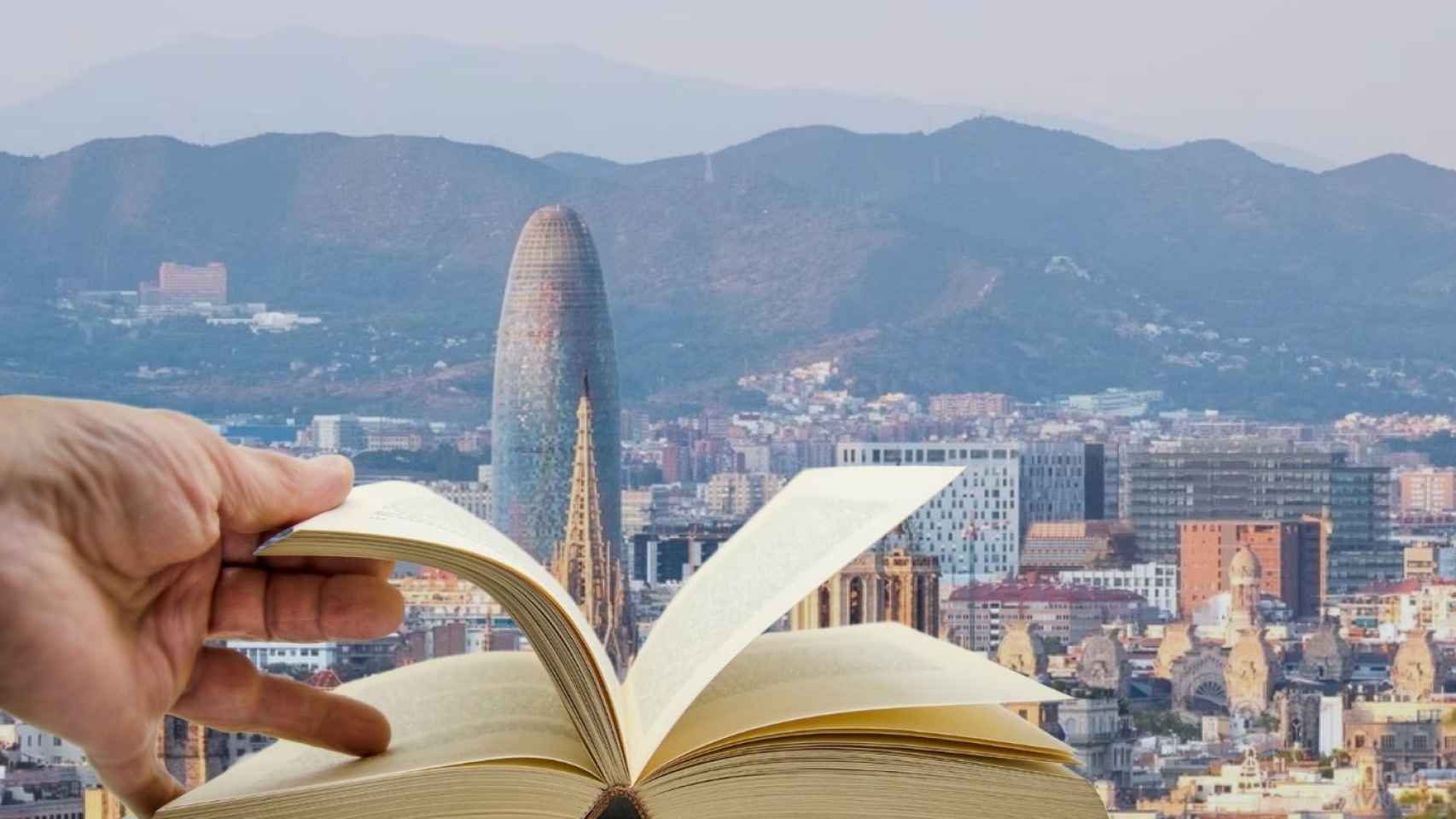 Fotomontaje de Barcelona con un libro / METRÓPOLI