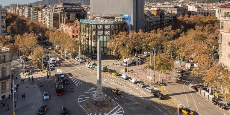 Confluencia entre paseo de Gràcia y la avenida Diagonal de Barcelona / CASA SEAT