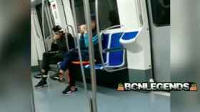 Jóvenes se drogan con pegamento en la L1 del metro / BCN LEGENDS