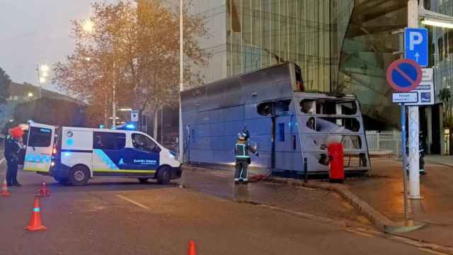 Incendio de una gasinera en la Barceloneta / BOMBERS DE BARCELONA