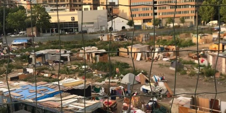 Asentamientos ilegales en Barcelona, como las barracas donde residen familias en Montcada / EUROPA PRESS