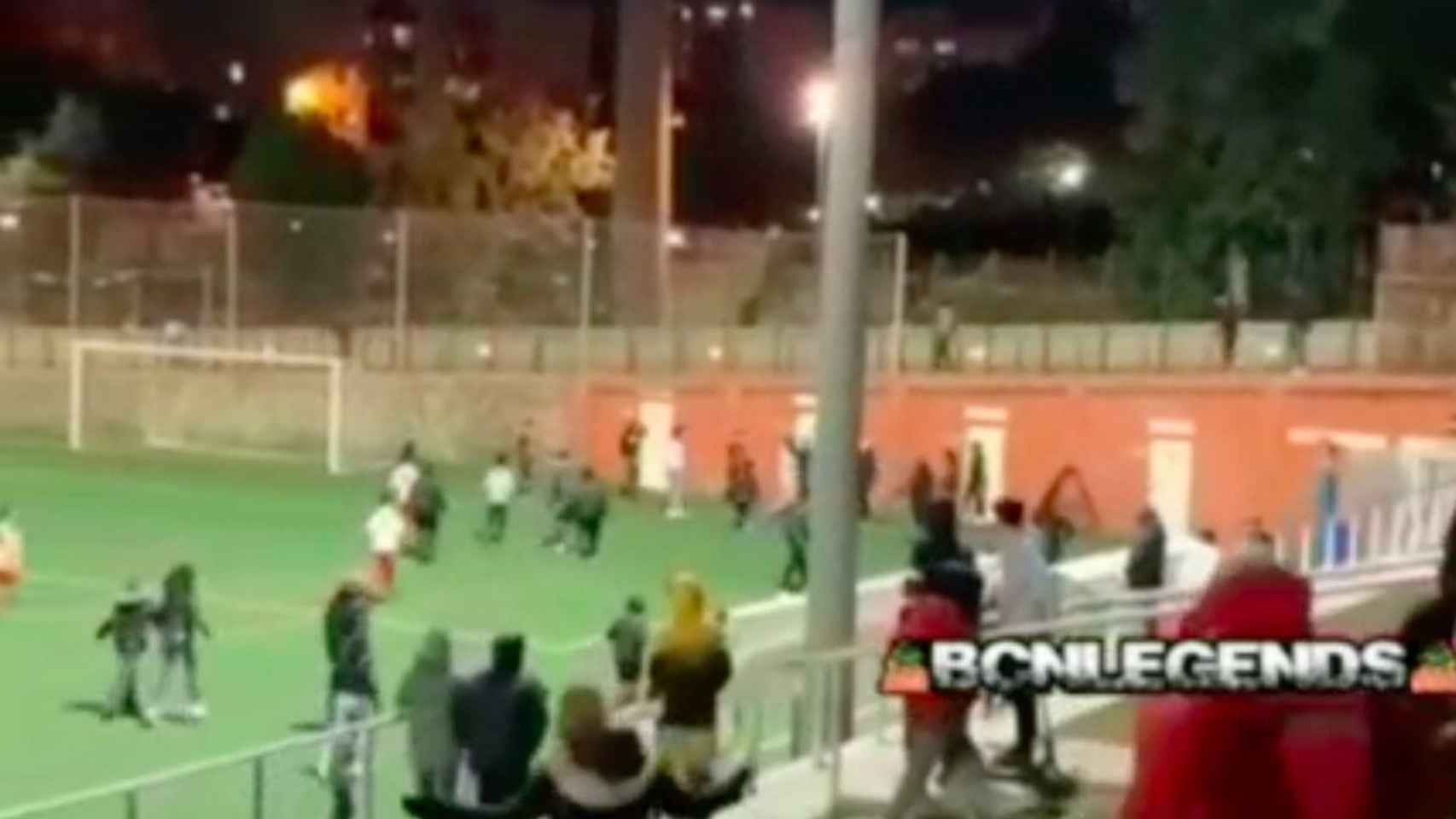 Pelea en un partido de fútbol entre niños en l'Hospitalet / BCN LEGENDS