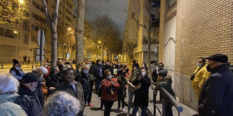 Manifestación en las calles de Sant Roc por los cortes de luz / @MRuzafa