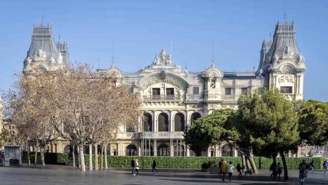 Palacio afrancesado ubicado en el Puerto de Barcelona / INMA SANTOS